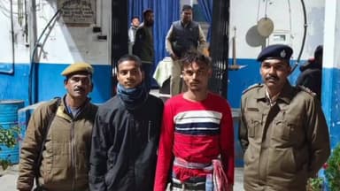 রামপুরহাট ২: ভারসাম্যহীন যুবককে পরিবারের হাতে তুলে দিল মারগ্রাম থানার পুলিশ।