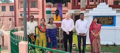 ଜଗତସିଂହପୁର: ଉତ୍କଗୌରବ ମଧୁସୂଦନ ଦାସ ଙ୍କ ଶ୍ରାଦ୍ଧ ବାର୍ଷିକୀ ଅବସରରେ ଜିଲ୍ଲାପାଳ ଙ୍କ କାର୍ଯ୍ୟାଳୟ ସମ୍ମୁଖରେ ପାଳିତ