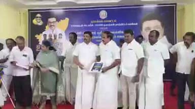 நாமக்கல்: 2000 நபர்களுக்கு சமூக பாதுகாப்பு ஓய்வூதியத்திற்கான ஆணைகளை எம்.பி.ராஜேஷ்குமார் வழங்கினார்