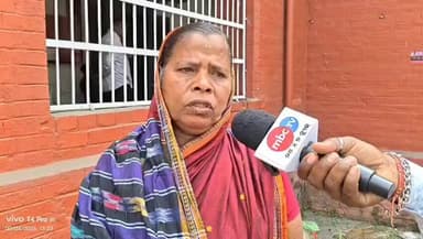 ଅନୁଗୋଳ: ବାଦିବାହାଳ ଗ୍ରାମରେ ଦିଅର ଜାଗା ବିକ୍ରି କରି ଦେଇଥିବା ନେଇ ଉପ ଜିଲ୍ଲାପାଳଙ୍କ କାର୍ଯ୍ୟାଳୟ ଠାରେ ପ୍ରତିକ୍ରିୟା ରଖିଲେ ମହିଳା