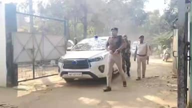 বিনপুর ২: বাঁশপাহাড়ীতে ভ্রাম্যমাণ পাঠাগারের শুভ উদ্বোধন করলেন পুলিশ সুপার