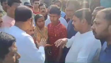 ওন্দা: মাধ্যমিকের মাঝেই আগুনে সর্বস্বান্ত ওন্দার পরীক্ষার্থী, পাশে দাঁড়ালেন অভিষেক বন্দ্যোপাধ্যায়