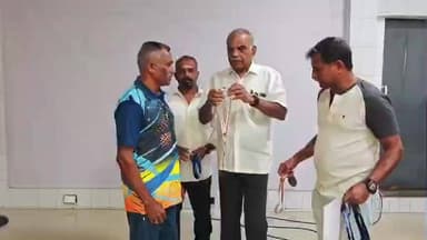 ஓசூர்: தேசிய அளவிலான மூத்தோர் தடகள போட்டிகளில் தங்கம் வெள்ளி வென்று சாதனை படைத்த வீரர்களுக்கு ஓசூர் தர்காவில் பாராட்டு