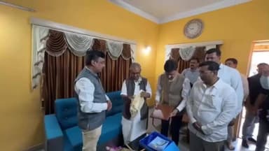 রামপুরহাট ১: উন্নয়নের পাঁচালী “ নিয়ে রামপুরহাটের বিশিষ্ট চিকিৎসক ডঃ স্বরূপ সাহার বাড়িতে ডেপুটি স্পিকার আশীষ বন্দ্যোপাধ্যায়