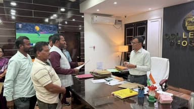 ଦେବଗଡ: ମନରେଗା ଯୋଜନାର ନାମ ପରିବର୍ତନକୁ ବିରୋଧ କରି କଂଗ୍ରେସ ପକ୍ଷରୁ ଜିଲ୍ଲାପାଳଙ୍କ କାର୍ଯ୍ୟାଳୟରେ ଜିଲ୍ଲାପାଳଙ୍କୁ ଦାବିପତ୍ର ପ୍ରଦାନ