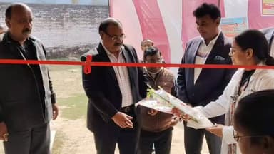 “कैंसर से डरिए नहीं, जानकारी रखिए।
समय पर जांच = सुरक्षित जीवन।
विश्व कैंसर दिवस पर मोतीपुर ओयल मेडिकल कॉलेज में जागरूकत...