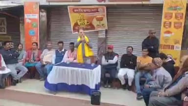 মেদিনীপুর: বাংলার রাজনীতির ভবিষ্যৎ বুঝে দিদি দিল্লিতে রাজনীতি করতে গেছেন। মেদিনীপুরে কটাক্ষ রাজু ব্যানার্জির