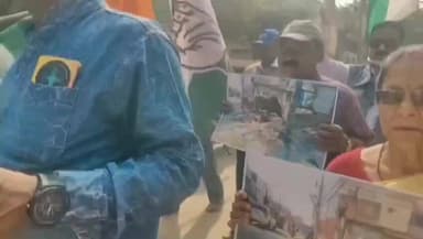 বারাবনী: আসানসোল পৌর নিগমের কুলটি বোরো কার্যালয়ে বিক্ষোভ কংগ্রেসের দাবি সাফাই কর্মী এবং আশাকর্মীদের দাবি সরকার পক্ষকে মানতে হবে