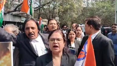 ফরিদপুর দুর্গাপুর: মুখ্যমন্ত্রী মমতা বন্দ্যোপাধ্যায়ের সুপ্রিম কোর্টে সাওয়ালকে স্বাগত জানিয়ে দুর্গাপুরে তৃণমূল পন্থী আইনজীবীরা মিছিল করেন