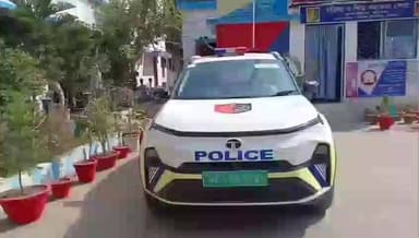 নবদ্বীপ: ব্যাংকের বেশ কয়েক লক্ষ টাকা তছরূপের অভিযোগে তেঘরিপাড়া ও চারিচারা পাড়া থেকে ধৃত ২ পলাতক যুবককে আদালতে পেশ করল পুলিশ