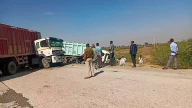 नागौर: नागौर की जोधपुर रिंग रोड पर दो ट्रेलरों के बीच भिड़ंत के बाद एक ट्रेलर पलटा