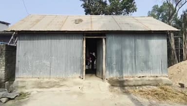 চাঁচল ১: অসহায় বৃদ্ধ দম্পতির স্বপ্ন ভাঙল দুর্নীতিতে—নাম থাকলেও ঘর গেল সচ্ছল ব্যক্তির ঝুলিতে! জেলাশাসকের দ্বারস্থ বঞ্চিত উপভোক্তা