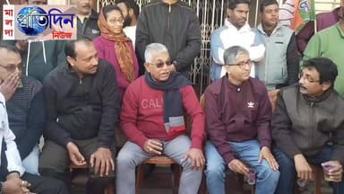 সুশান্ত সরকার মালদাঃ মালদা শহরে চায় পে চর্চায় বিজেপি নেতা দিলীপ ঘোষ। মালদা শহরের সুকান্ত মোড়ে সাংবাদিকদের মুখোমুখি দি...