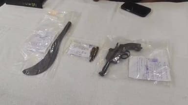 লাভপুর: ডাকাতির ছক বানচাল করে লাভপুর থানার পুলিশ উদ্ধার করল ১টি কাটারি ও আগ্নেয়াস্ত্র এবং ২রাউণ্ড কার্তুজ, ঘটনায় ধৃত ২