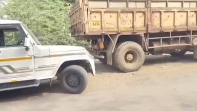 ઘોઘા: ઘોઘા તાલુકાના ગોળીયાળી રામપર ગામે PGVCLની ટિમ ઉપર ત્રણ ઈસમો દ્વારા હુમલો કરવામાં આવતા ઘોઘા પોલીસ સ્ટેશનમાં નોંધાઈ ફરિયાદ