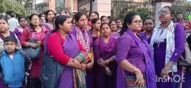 বালি-জগাছা: হাওড়া ময়দান শরৎ সদনের সামনে আশা কর্মীদের বিক্ষোভ কর্মসূচি