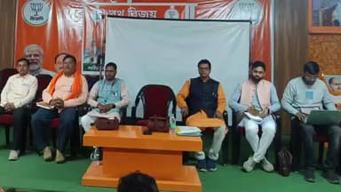 সিউড়ি ১: বিজেপি জেলা কার্যালয়ে আগামী বিধানসভা নির্বাচনকে সামনে রেখে সাংগঠনিক বৈঠকের আয়োজন, উপস্থিত প্রাক্তন বিজেপি জেলা সভাপতি
