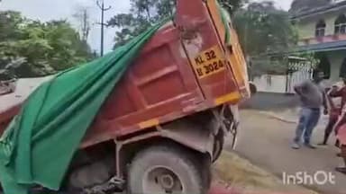 കോന്നി: വാഴമുട്ടം കിടങ്ങേത്ത് ജംഗ്ഷന് സമീപം ടിപ്പർ ലോറി നിയന്ത്രണം വിട്ട് വീട്ടുമുറ്റത്തേക്ക് ഇടിച്ചു കയറി