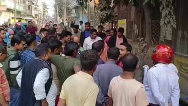 কোচবিহার ১: কোচবিহার শহরে চোর সন্দেহে এক যুবককে আটক করে পুলিশের হাতে তুলে দিল স্থানীয় বাসিন্দারা