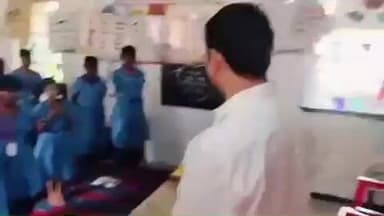 ଜଗତସିଂହପୁର: ପୌରପରିଷଦ ର ଲାଲାସାହି ସ୍କୁଲ ଗ୍ରସ୍ତ କରି ସ୍କୁଲ ଛାତ୍ର ଛାତ୍ରୀ ଙ୍କ ଠୁ ସ୍କୁଲ ର ପାରିପାର୍ଶ୍ୱ ଅବସ୍ଥା ବୁଝିଲେ ସ୍ଥାନୀୟ ବିଧାୟକ