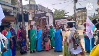 সাঁকরাইল: বেতন বৃদ্ধি ও শ্রম কোড বাতিলের দাবিতে কুলটিকরীতে হল আইসিডিএস কর্মীদের বিক্ষোভ কর্মসূচি