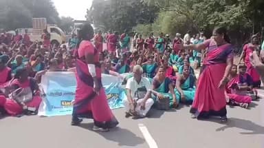 செங்கல்பட்டு: செங்கல்பட்டு மாவட்ட ஆட்சியர் அலுவலகம் முன்பு தமிழ்நாடு சத்துணவு அங்கன்வாடி சங்கங்களின் கூட்டமைப்பு சார்பில் மறியல் போராட்டம் நடைபெற்றது