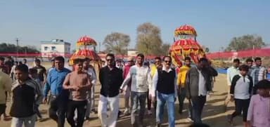 মুরারই ২: মিএপুর বেসিক স্কুল মাঠে মিএপুর জিনিয়াস ক্লাব প্রিমিয়ার লিগের নকআউট ক্রিকেট টুর্নামেন্টের খেলার শুভ উদ্বোধন করা হল