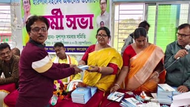 হরিপাল: হরিপালে তৃণমূলের কর্মীসভা, BLA-2 কর্মীদের হাতে অভিষেকের পাঠানো ডায়েরি-কলম ও ক্যালেন্ডার