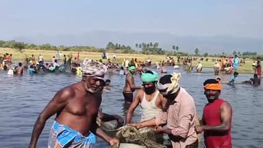 சின்ன சேலம்: நமச்சிவாயபுரம் கிராமத்தில் நடைபெற்ற மீன் பிடி திருவிழாவில் ஏராளமான பொதுமக்கள் பங்கேற்பு