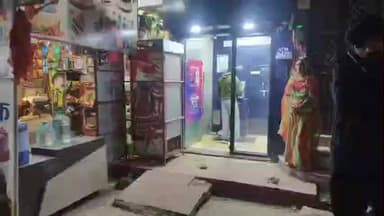 रावतभाटा: गार्ड नहीं, गायों का पहरा: रावतभाटा में SBI एटीएम बना गोशाला, बदबू और गोबर के बीच पैसे निकालने को मजबूर लोग