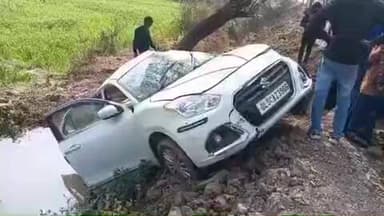 खागा: असोथर में ट्रैक्टर और कार की टक्कर में दो की मौत, एक गंभीर रूप से घायल, अस्पताल में भर्ती, शादी वाले घर में मातम