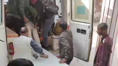 बेलागंज: अज्ञात वाहन की टक्कर से बाइक सवार युवक गंभीर, राहगीर ने दिखाई तत्परता, ग्रामीण बने रहे तमाशबीन