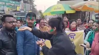 ময়নাগুড়ি: লক্ষীর ভান্ডারে অনুদান বৃদ্ধি ঘোষণা, ময়নাগুড়িতে তৃণমূলের অকাল হোলি উদযাপন