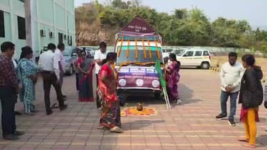 ଦେବଗଡ: ଜିଲ୍ଲାପାଳଙ୍କ କାର୍ଯ୍ୟାଳୟ ସମ୍ମୁଖରୁ ବାଲ୍ୟ ବିବାହ ମୁକ୍ତ ସଚେତନତା ରଥ ଶୁଭାରମ୍ଭ