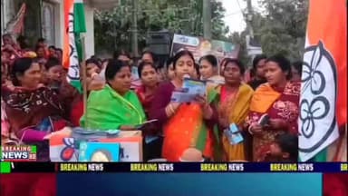 বীরভূমের ময়ূরেশ্বরের ছাপনা গ্রামে হাতে লক্ষীর ভার নিয়ে মহিলাদের মিষ্টি বিতরণ। প্রায় ৩০০ জন মহিলাকে মিষ্টি খাইয়ে আনন্...