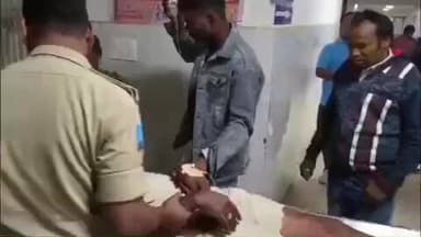 କଣ୍ଟାବାଞ୍ଜି: ଡିଜେ ଗାଡ଼ି ଧକ୍କାରେ ଗୁରୁତର ପୋଲିସ କର୍ମଚାରୀ ଙ୍କୁ ବଲାଙ୍ଗୀର ଜିଲ୍ଲା ମୁଖ୍ୟ ଚିକିତ୍ସାଳୟ କୁ ସ୍ଥାନାନ୍ତର