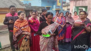 বরজোড়া: লক্ষীর ভান্ডারেরঅর্থ ৫০০টাকা বাড়িয়ে দেওয়ার ঘোষণার পরই আনন্দে সবুজ আবিরমেখে উচ্ছাসে মাতলেন বেলিয়াতোড়ে এলাকার মহিলারা