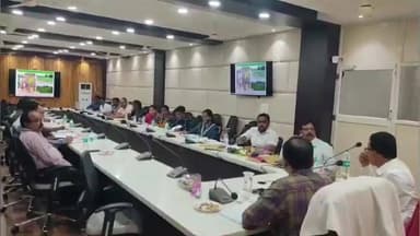 ଦେବଗଡ: ମୃତ୍ତିକା ସଂରକ୍ଷଣ ଓ ଜଳ ବିଭାଜିକା ଉନ୍ନୟନ ନିର୍ଦ୍ଦେଶକଙ୍କ ଦେବଗଡ଼ ଗସ୍ତ, ଜିଲ୍ଲାପାଳଙ୍କ କାର୍ଯ୍ୟାଳୟରେ ସମୀକ୍ଷା ବୈଠକ