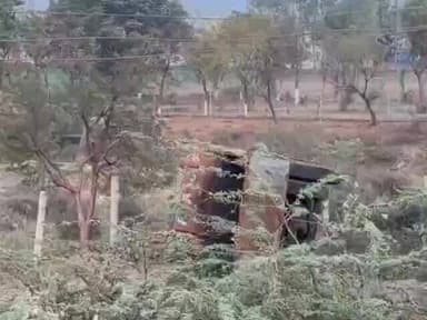 ભાવનગર: વરતેજ નજીક પુલ પરથી ટ્રક પલ્ટી મારી ગયો