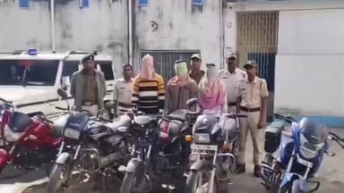 নলহাটি ১: মোটর সাইকেল চুরি চক্রের তিন পান্ডাকে গ্রেফতার করে চুরি যাওয়া ৫টি মোটরবাইক উদ্ধার করলো নলহাটি পুলিশ