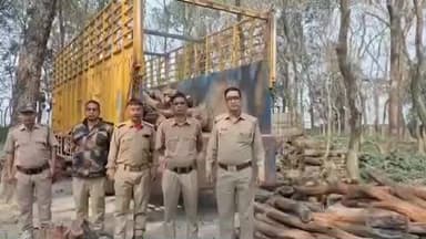 মাদারিহাট: খয়ের কাঠ পাচারে আন্তঃ রাজ্য পাচার চক্রের ৬ জনকে গ্রেপ্তার করল জলদাপাড়া জাতীয় উদ্যান কর্তৃপক্ষ