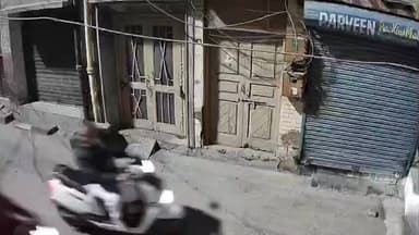 ਲੁਧਿਆਣਾ ਪੂਰਬੀ: ਵਾਲਮੀਕੀ ਘੱਟ ਹੀ ਚੌਂਕ ਦੀ ਸੀਸੀਟੀਵੀ ਤਸਵੀਰ, ਸਵੇਰ ਵੇਲੇ ਤਿੰਨ ਨੌਜਵਾਨਾਂ ਨੇ ਬਜ਼ੁਰਗ ਨੂੰ ਲੁੱਟਿਆ