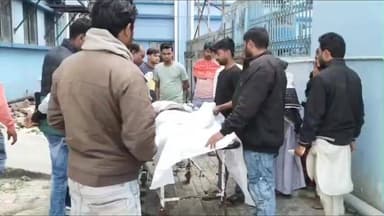 ইংরেজবাজার: সুজাপুর এলাকায় ডাম্পার এবং টোটোর মুখোমুখি সংঘর্ষ! মৃত এক আহত তিন