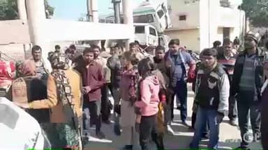 हाथरस: रोडवेज बस की टक्कर से बाइक सवार की मौत, पोस्टमार्टम के बाद परिजनों ने फैक्ट्री मालिक पर आरोप लगाकर किया हंगामा