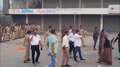 કપડવંજ: કઠલાલ બાદ કપડવંજ માં પણ કિન્નર ના જમાવડા ને લઇ ને જિલ્લા પોલીસ ના ધાડેધાડા ઉતારી દેવાયા.