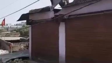 मुशहरी: अतिक्रमण के खिलाफ चला बुलडोजर, अवैध मकान, झोपड़ियां और ढांचे किए गए ध्वस्त