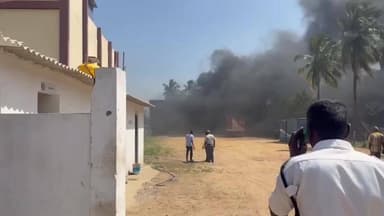 ஆம்பூர்: விண்ணமங்கலம் பகுதியில் உள்ள அசோக் லைலண்ட் லாரி பழுது பார்க்கும் மையத்தில் திடீர் தீ விபத்து