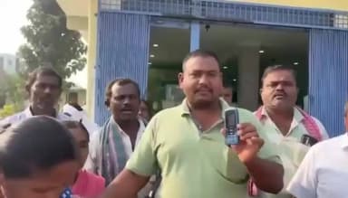 చిలుకూరు: మాకు యాప్ వద్దు.. చిలుకూరులో సొసైటీ కి రైతులు తాళం వేసి ఆగ్రహం