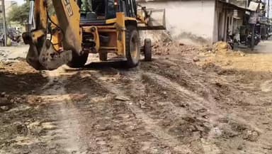 અંકલેશ્વર: હસ્તી તળાવ વિસ્તારમાં મોપેડ ચાલક 10 ફૂટ ઊંડા ખાડામાં ખાબકી જવાની ઘટના બાદ તંત્રએ યુદ્ધના ધોરણે કામગીરી પૂર્ણ કરી