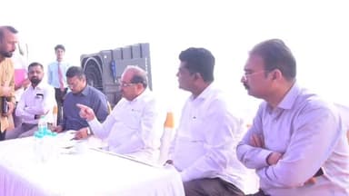 राहाता: लोणी येथे पालकमंत्री विखे यांनी घेतला पंचम स्पर्धाचा आढवा; दिल्या सूचना